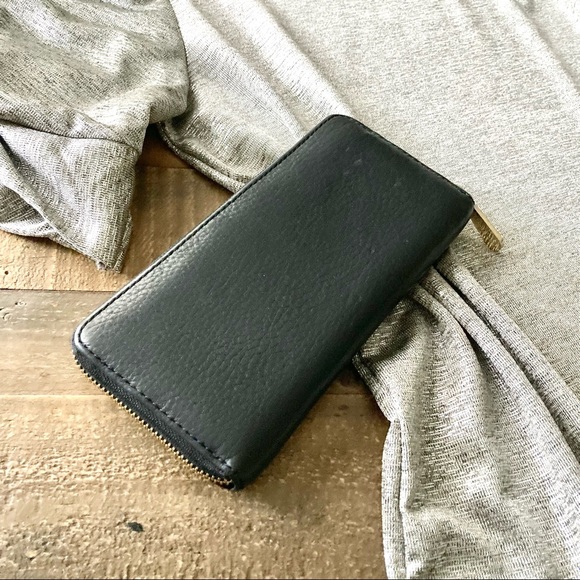 Michael Kors Black Gold Large Leather Wallet - Picture 8 of 16